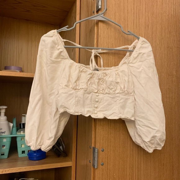 American Eagle Outfitters Tops - American eagle cream cropped blouse